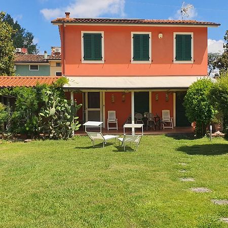 La Casa Delle Buone Letture Villa Lucca Luaran gambar