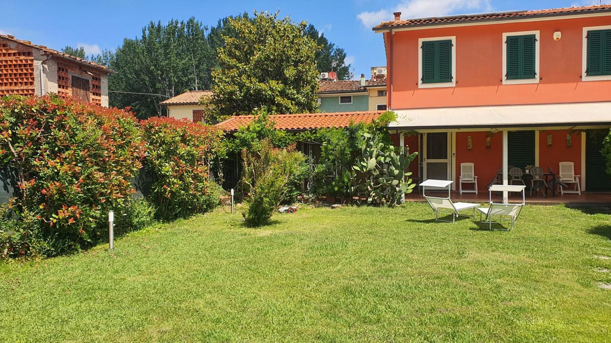 La Casa Delle Buone Letture Villa Lucca Luaran gambar
