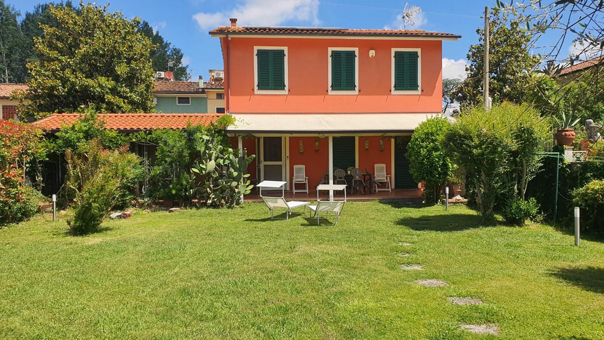 La Casa Delle Buone Letture Villa Lucca Luaran gambar